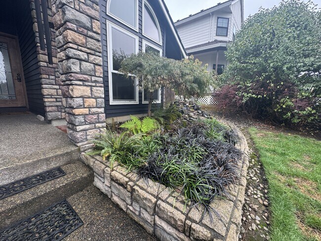 Building Photo - 17927 Ridge Lake Dr