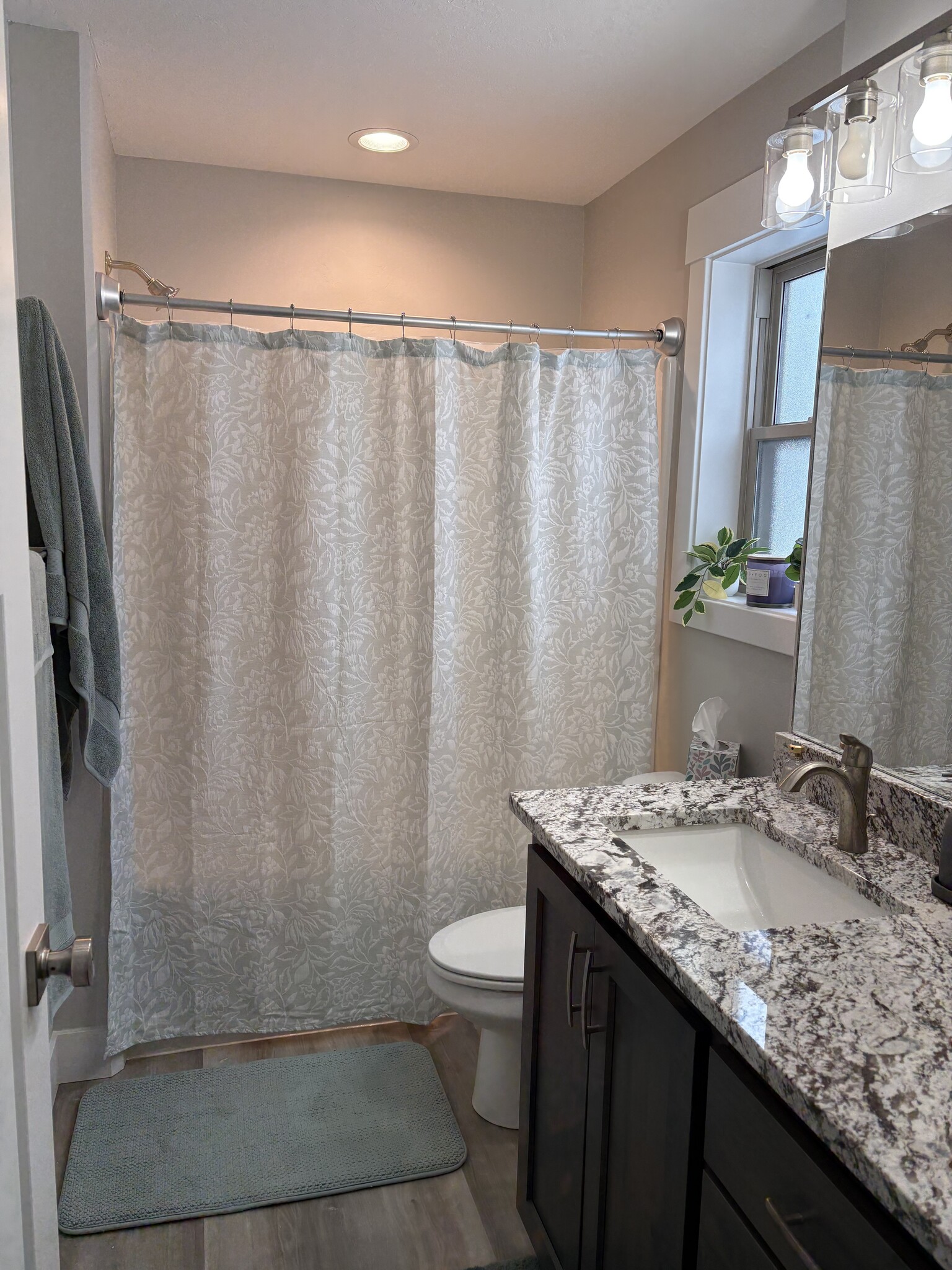 Master Full Bathroom - 140 E Homestead Dr