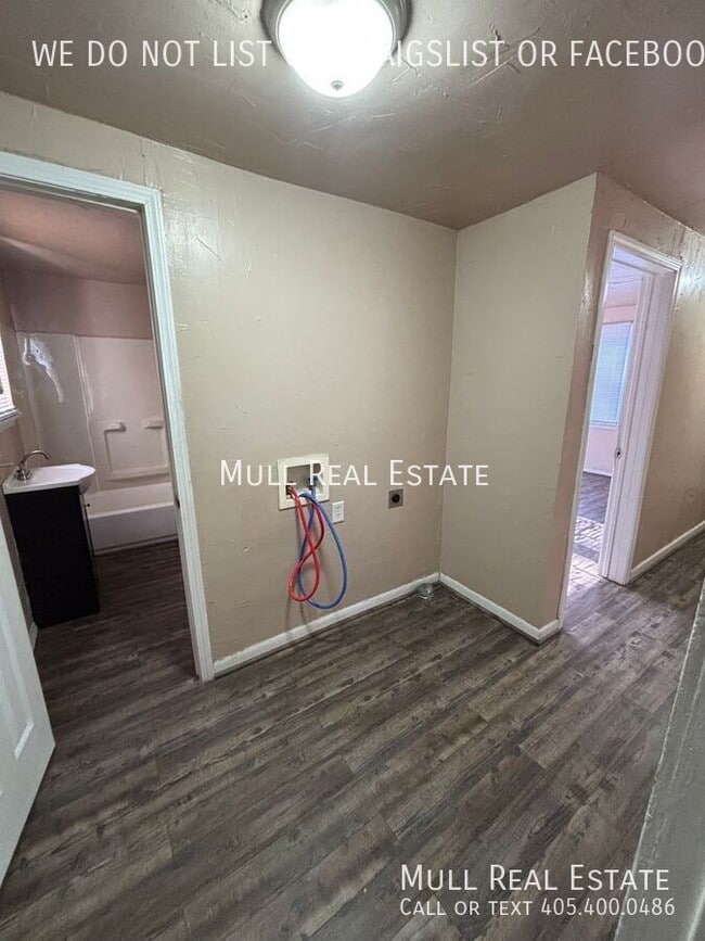 Building Photo - 412 S Evans Ave