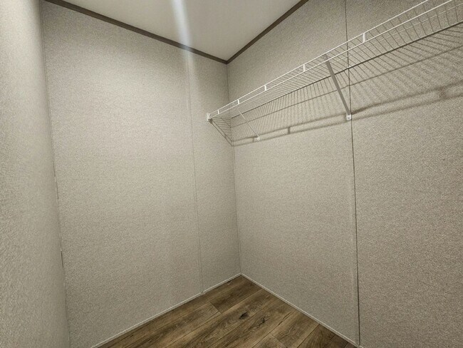 Building Photo - 518 Suwanee Dr