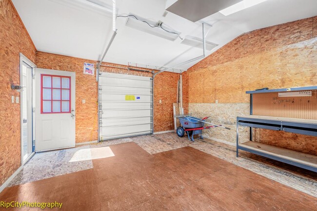 Building Photo - Charming Bungalow in Overlook neighborhood...