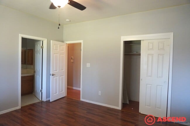 Building Photo - Beautiful home located in the Northwest!