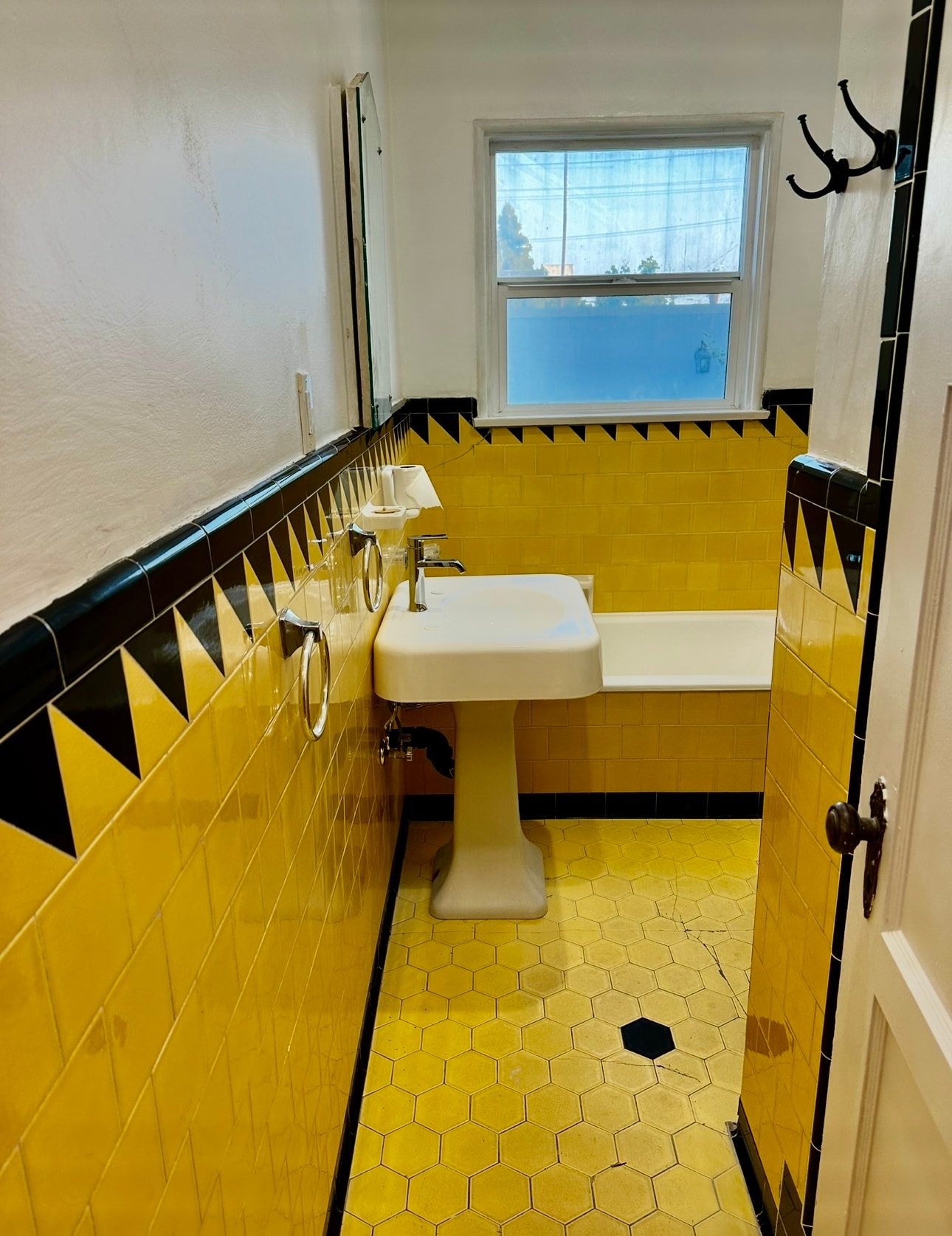 Building Photo - 1104 E California Ave