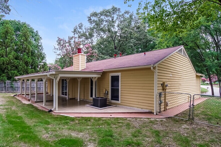 Building Photo - 4501 Fox Rd
