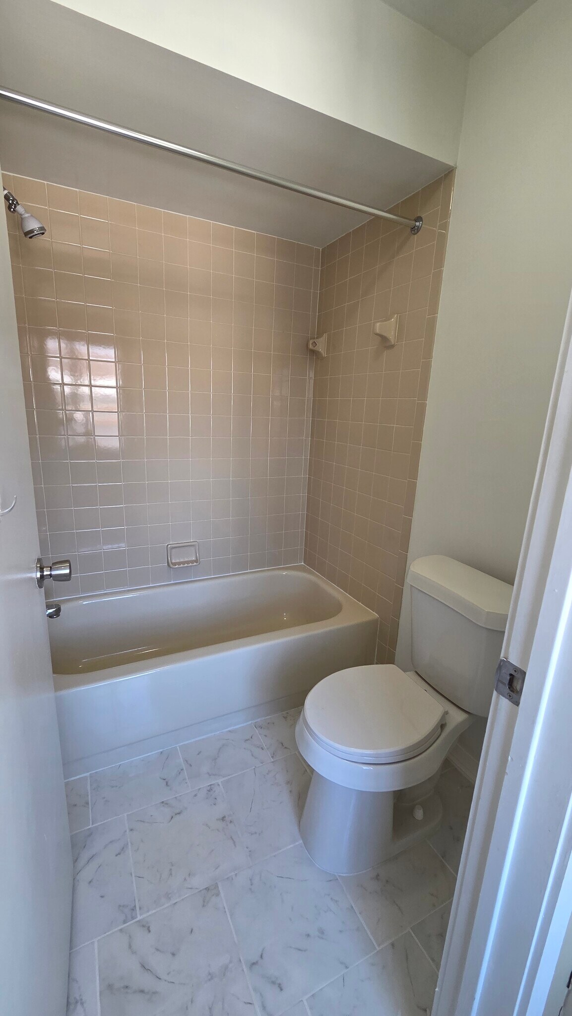 Building Photo - 653 Glasgow Ct