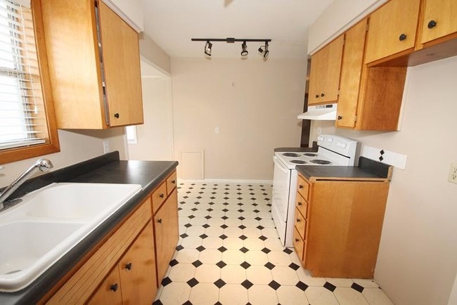 Building Photo - 1509 Bel Air Dr