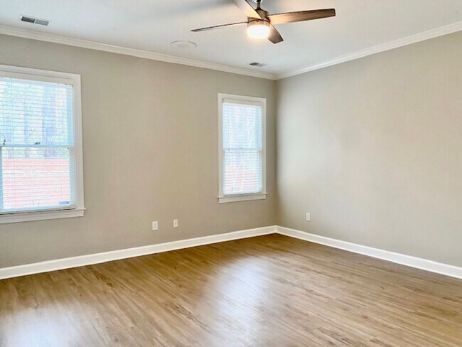 Building Photo - UNIQUE PROPERTY IN CONVENIENT IRMO LOCATION