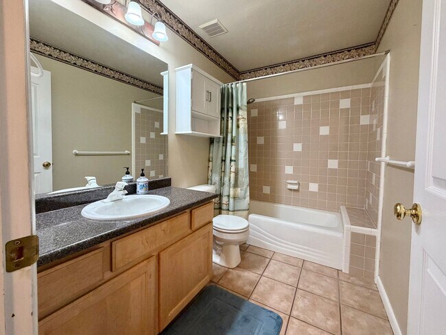 Building Photo - 961 Golden Pheasant Dr