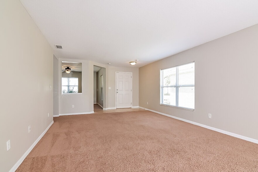 Building Photo - 406 Chimney Rock Dr