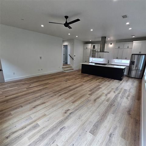 Building Photo - 2143 Mail Ave