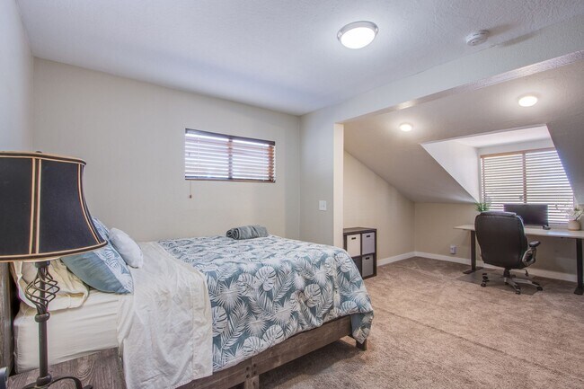 Building Photo - Spacious, Stylish, and Fully Furnished – Luxury 5-Bedroom Home in Henderson