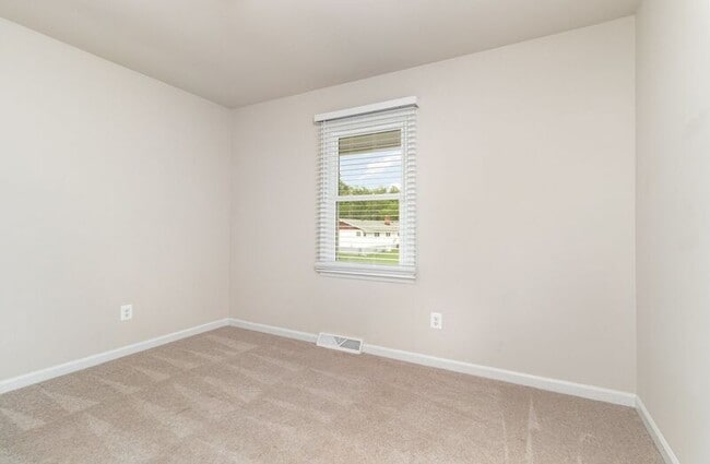 Building Photo - 203 Pecan Ln