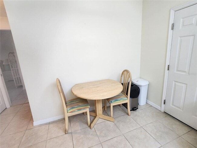 Building Photo - 6566 Fairway Gardens Dr