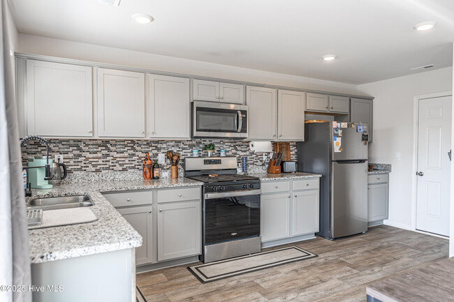 Building Photo - 3024 Paradise Way