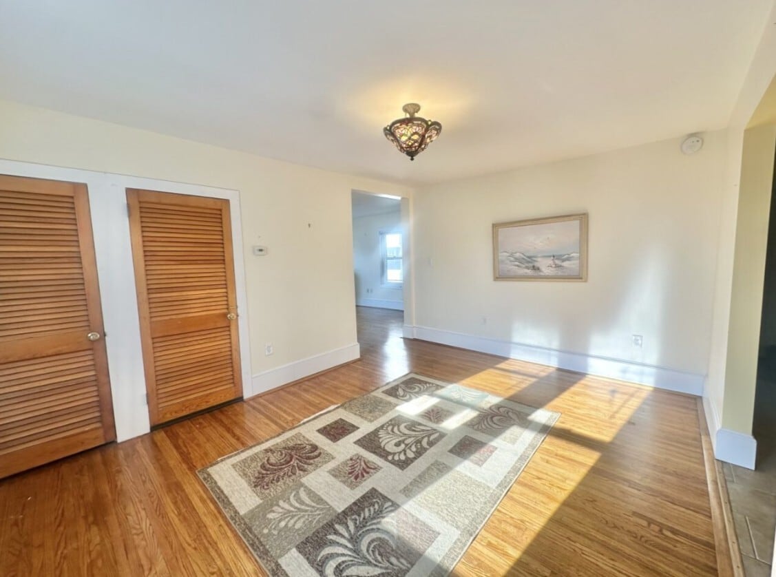 Building Photo - 986 Ash St