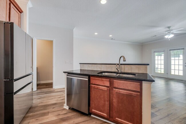 Building Photo - 2 Weslyn Park Dr