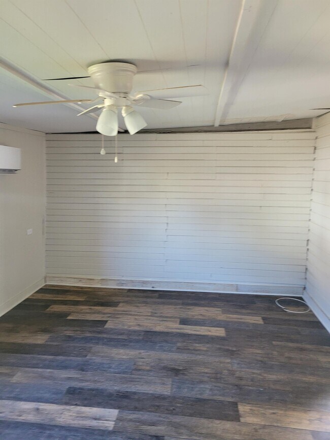 Building Photo - 109 N Suire St