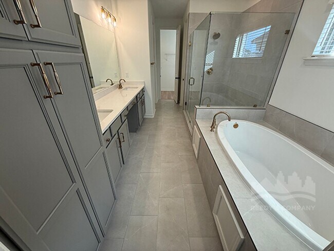 Building Photo - Beautiful NEW BUILD in Cordova!