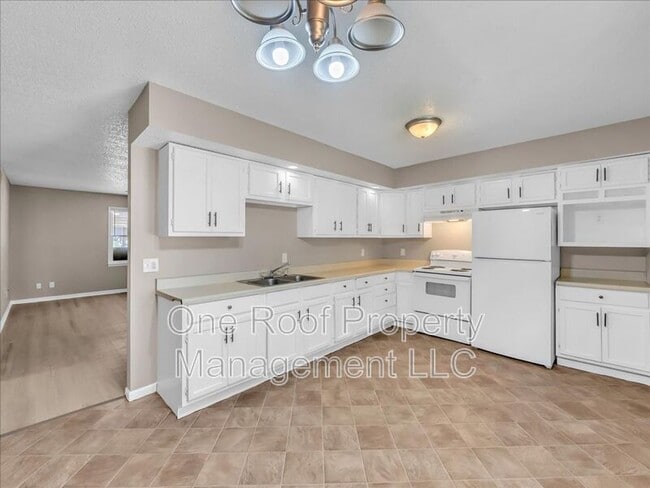 Building Photo - 1911 Chateau Dr