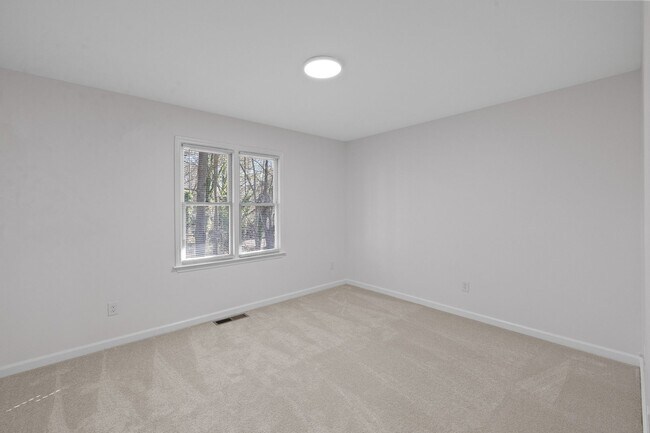 Building Photo - Newly Renovated 2 Bed, 1 Bath in Downtown Wake Forest!