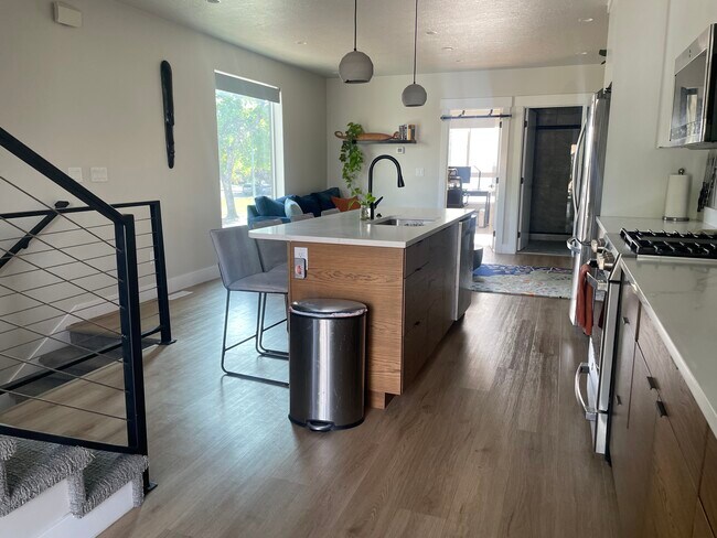 Building Photo - 433 E 2100 S