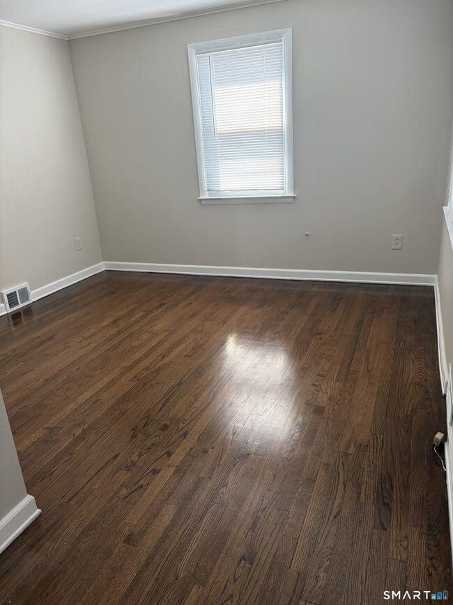 Building Photo - 123 Longview Ave