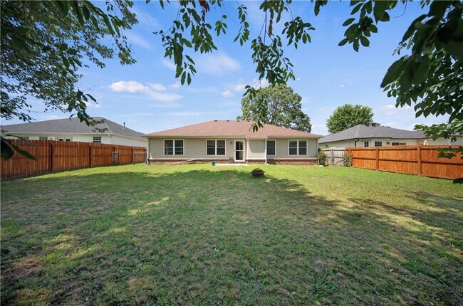 Building Photo - 903 Tyra Ln