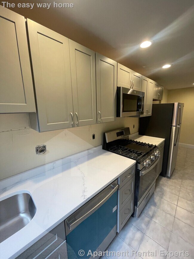 Building Photo - 15 Linnaean St