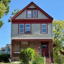 Building Photo - Xavier & UC Students - 2026-2027 School Year - Spacious House with Backyard and Deck!