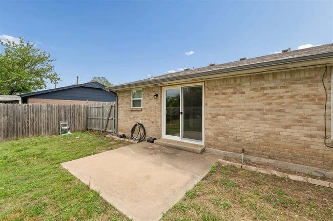 Building Photo - 2905 SW 82nd St