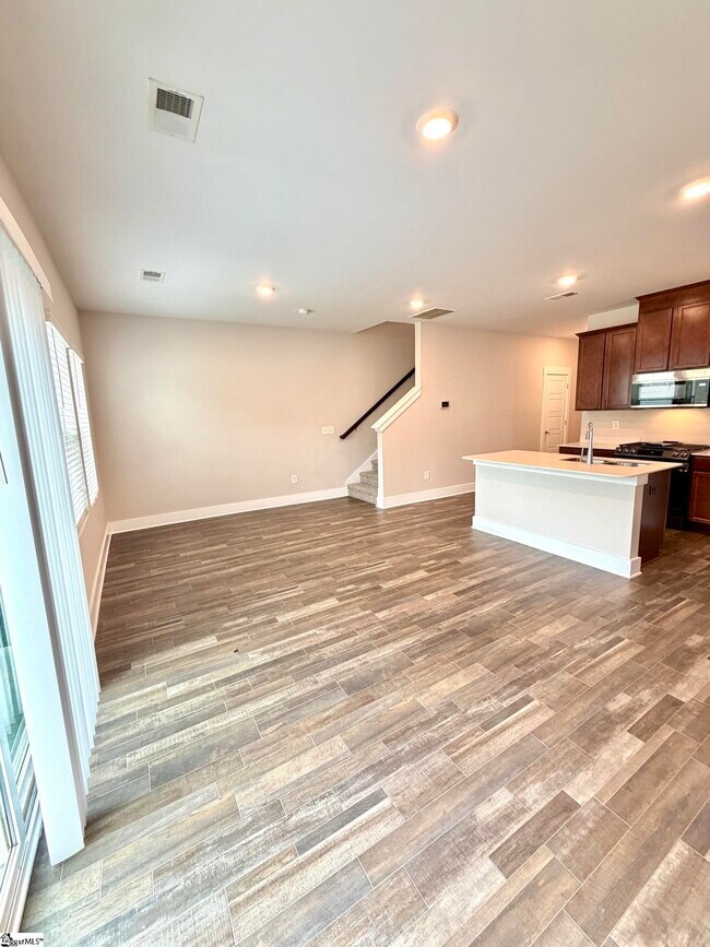 Building Photo - 424 Windsinger Ln
