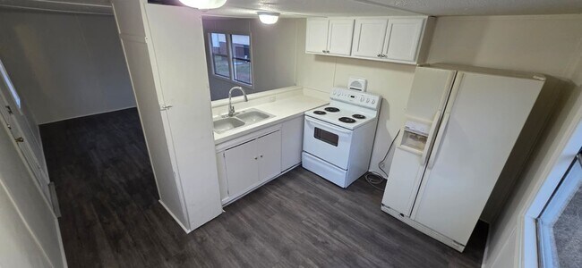 Building Photo - 8364 Cedar St