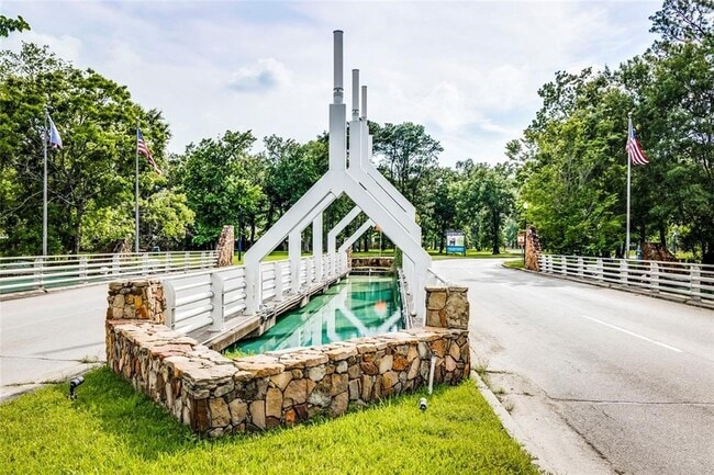 Building Photo - 1935 Barrett Gables Dr