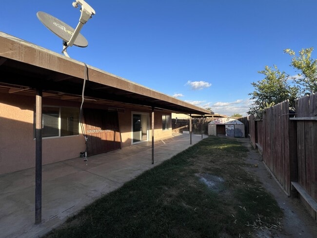 Building Photo - 321 Reynosa Ave