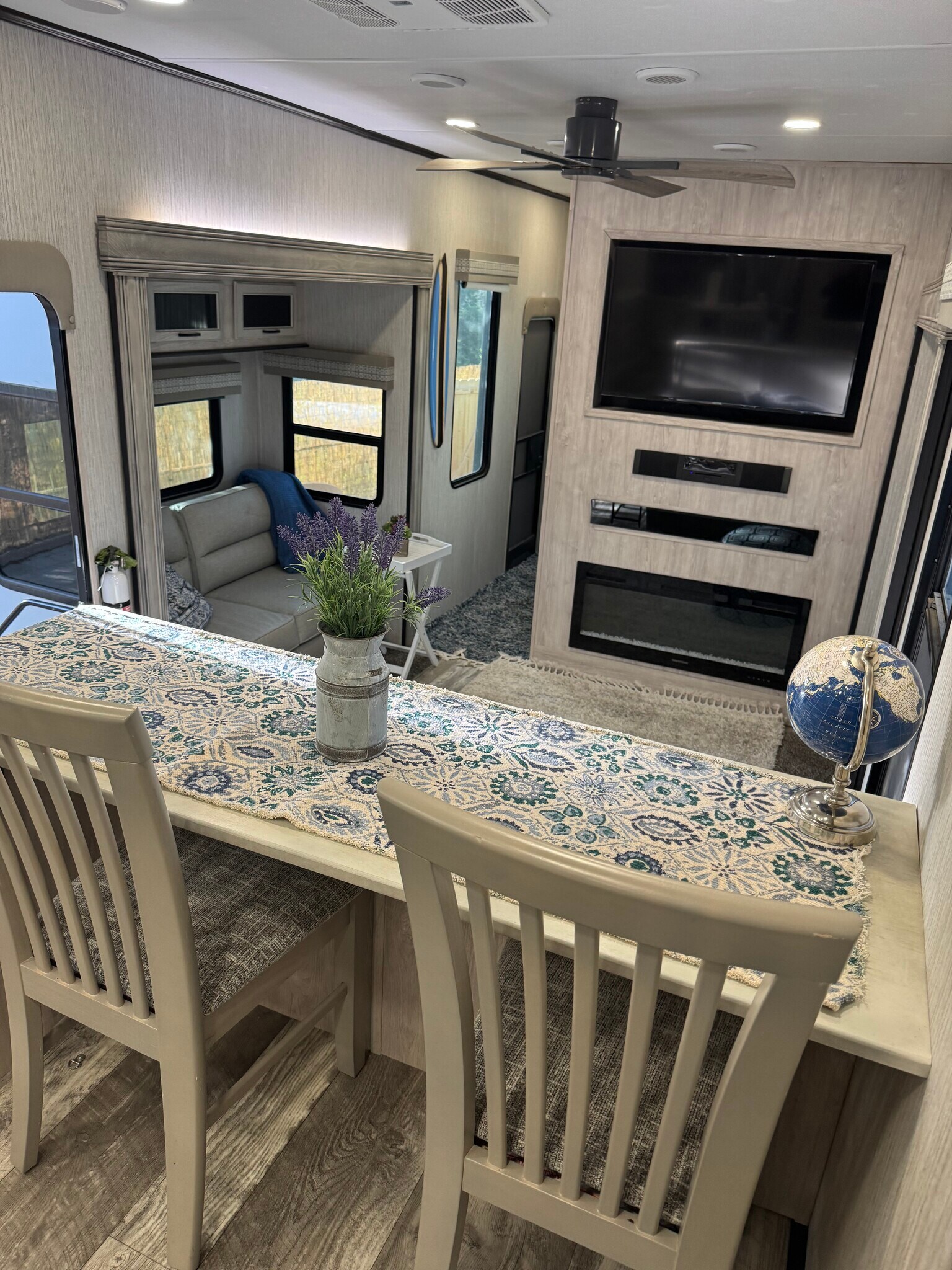 Building Photo - 1219 Willow Creek Rd