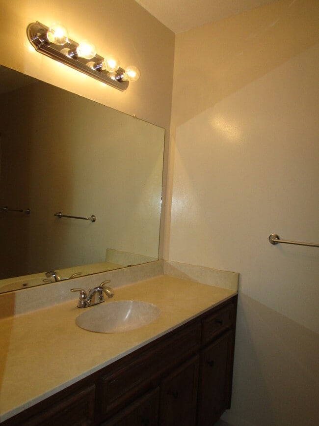 Building Photo - 7001 Winedale Dr