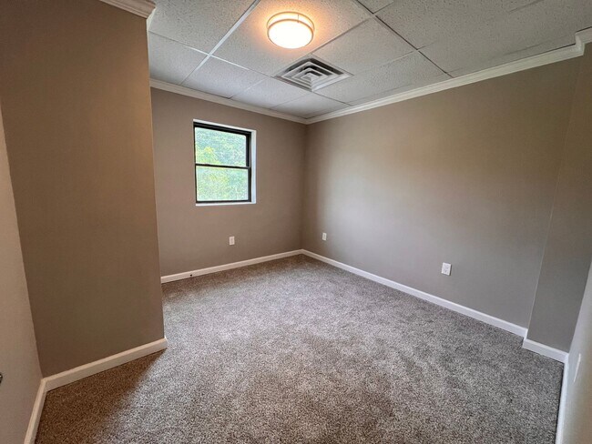Building Photo - Brand New 3 bedroom Apartment ready for im...