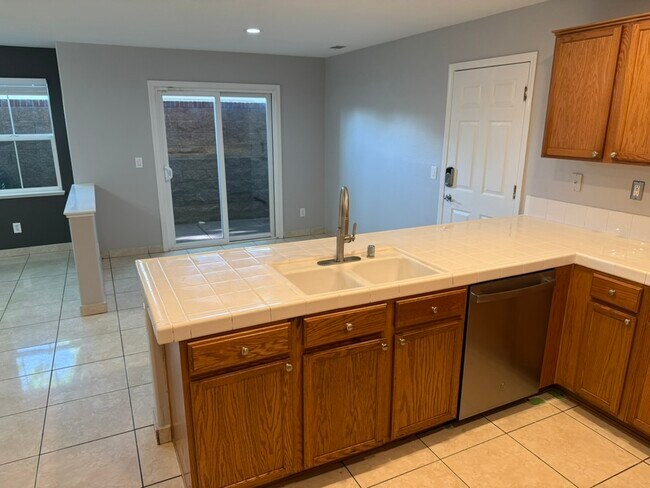 Building Photo - 94 Venus Court