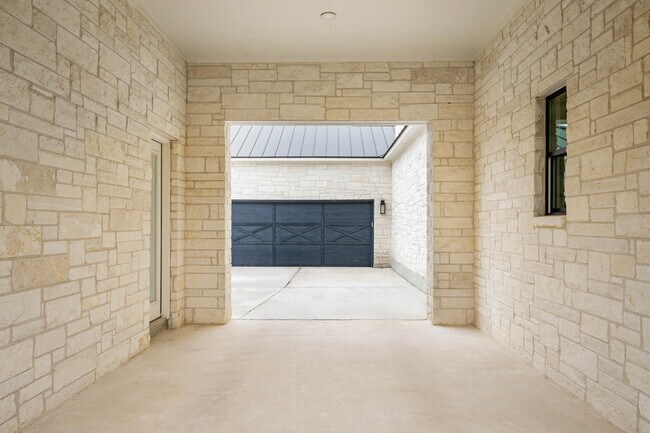 Building Photo - 846 Maximino Ridge Rd.