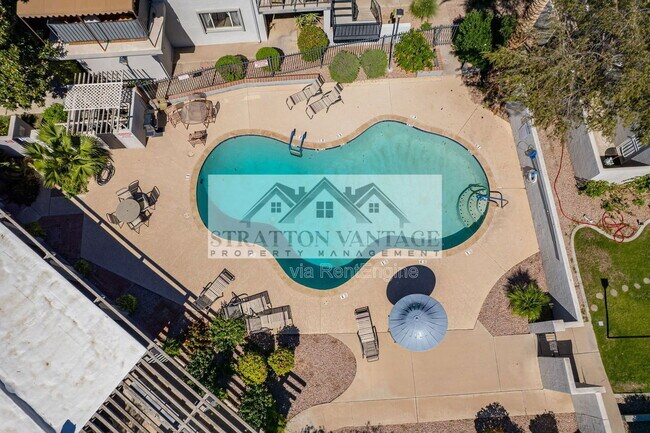 Building Photo - 4114 E Calle Redonda