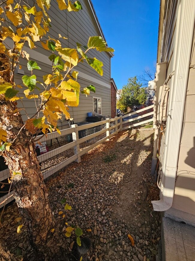 Building Photo - Charming House 3 Beds 2 1/2 Baths 2 Living...