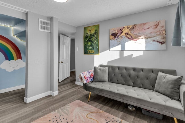 Building Photo - 1992 Afton Cir