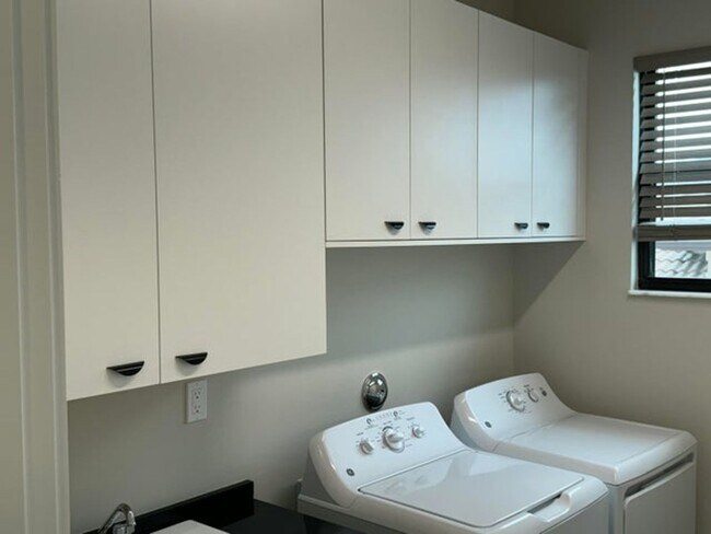 Building Photo - 10033 Stockrun Dr