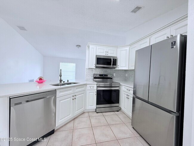 Building Photo - 2473 Largo Ave