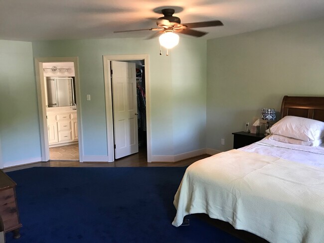 Building Photo - Renovated Colonial in Bon Air