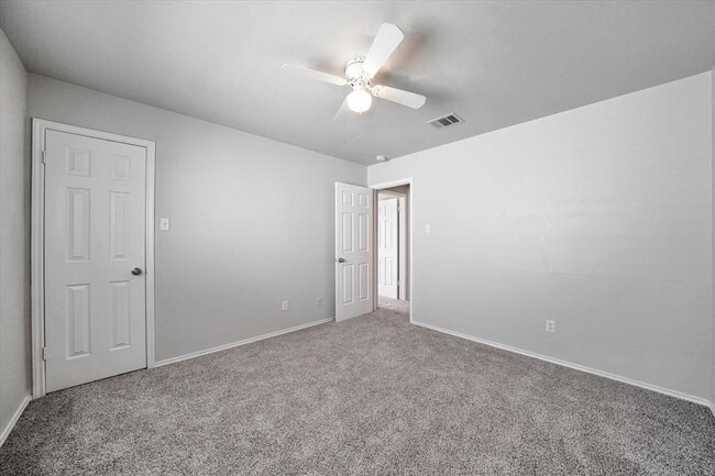 Building Photo - 1701 Balsam Way
