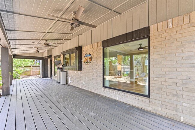 Building Photo - 1801 Vaquero