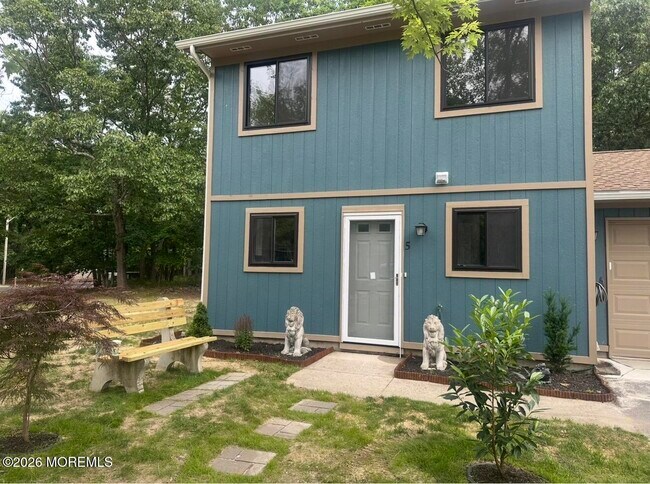Building Photo - 5 Canary Cir