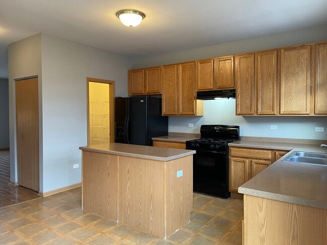 Building Photo - 1353 W Alder Creek Dr