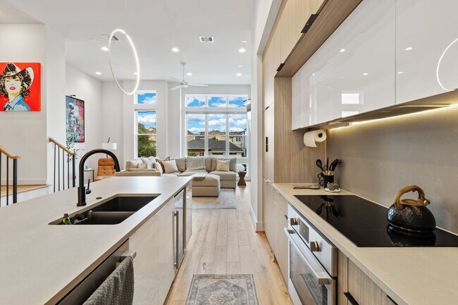 Building Photo - 1504 Ennis St